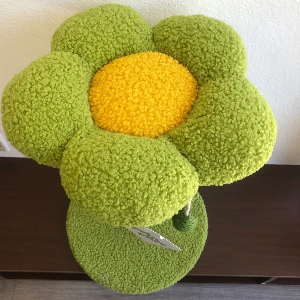 NWT- Cat Flower Scratching Post, Perch and Activity Tree with Teaser Ball Toy